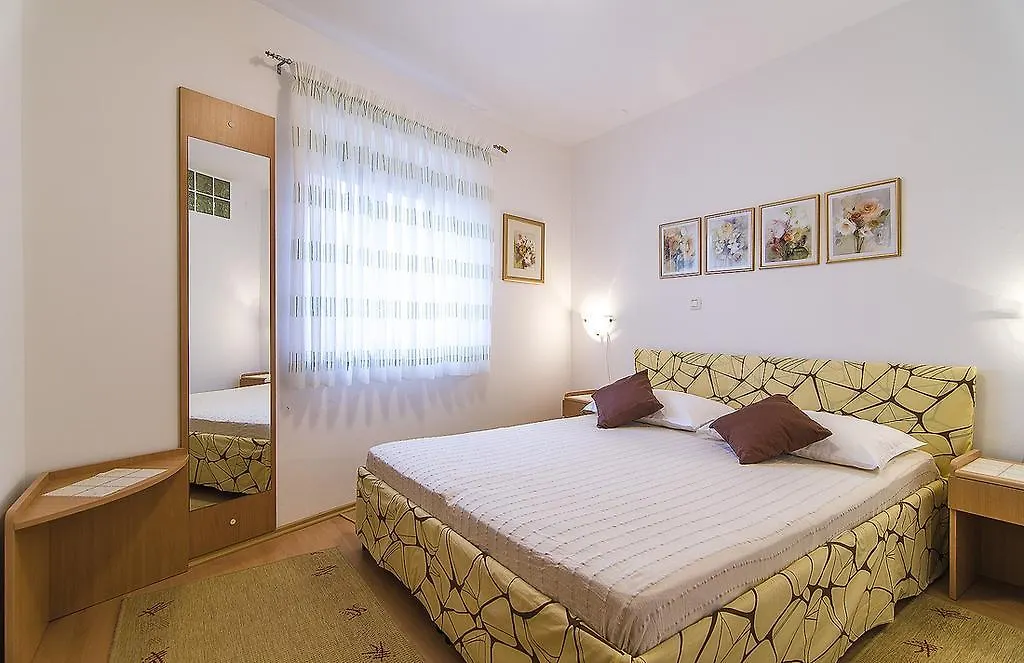 Apartments Skoko 1218 Premantura